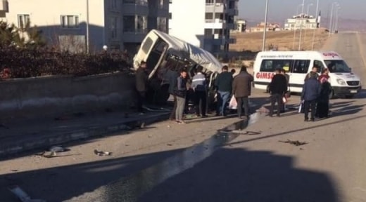 Ankara Elvankent'te Meydana Gelen Kazada 2 Kişi Ağır Yaralandı